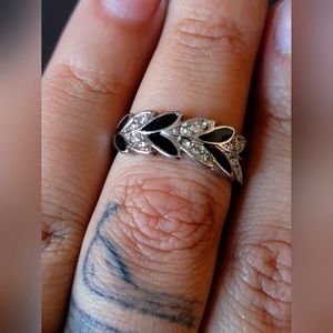 Black/Silver Floral Ring
